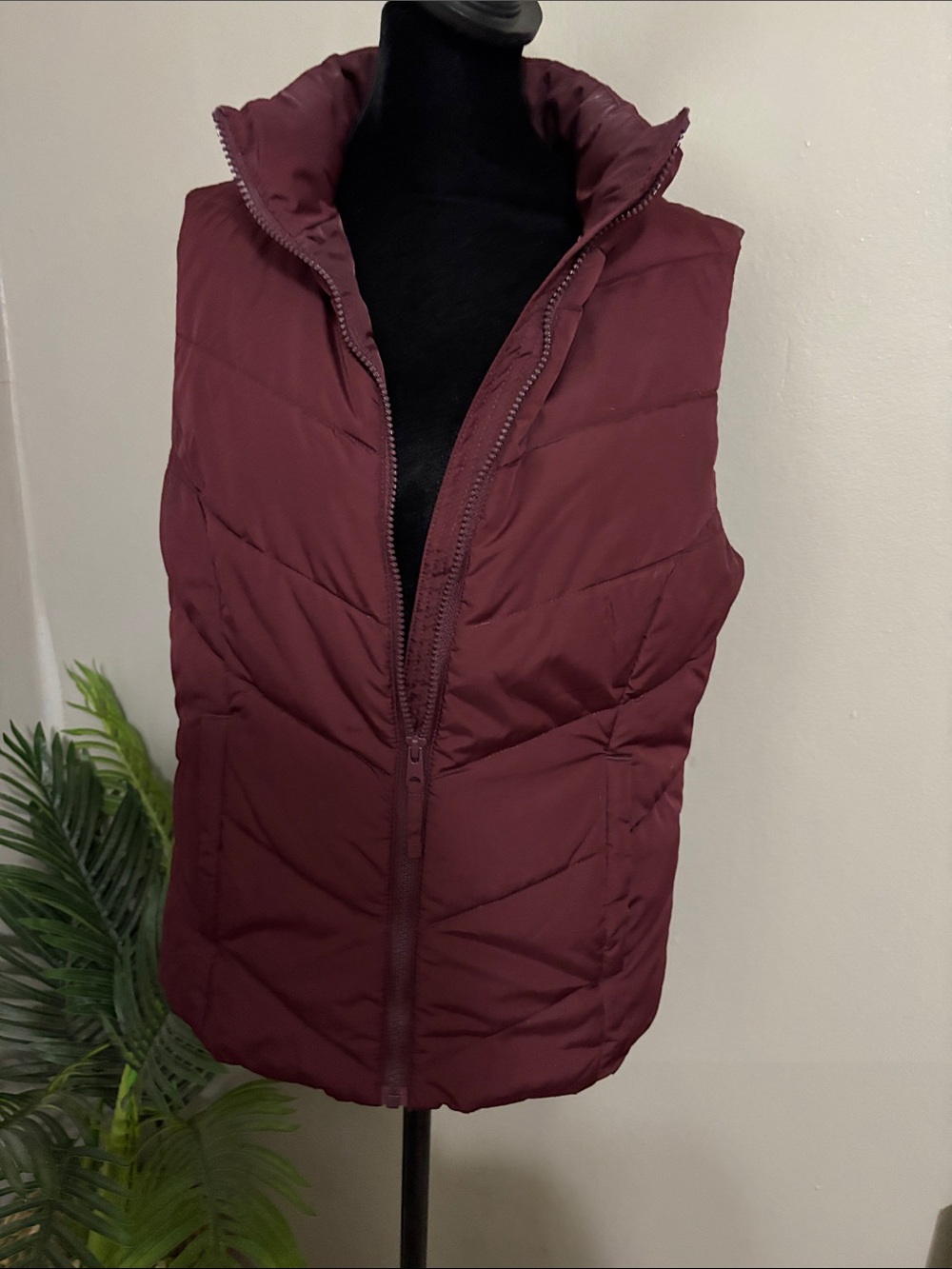 Cole Haan Quilted Puffer Vest - Burgundy women’s Small - Picture 3 of 12